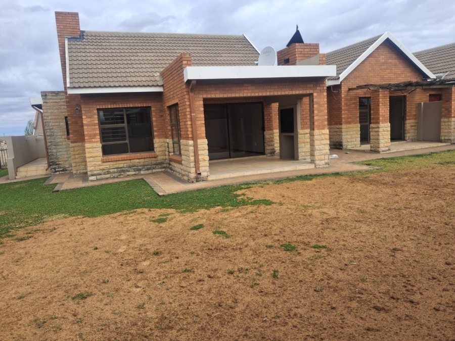 To Let 3 Bedroom Property for Rent in Hillside Free State